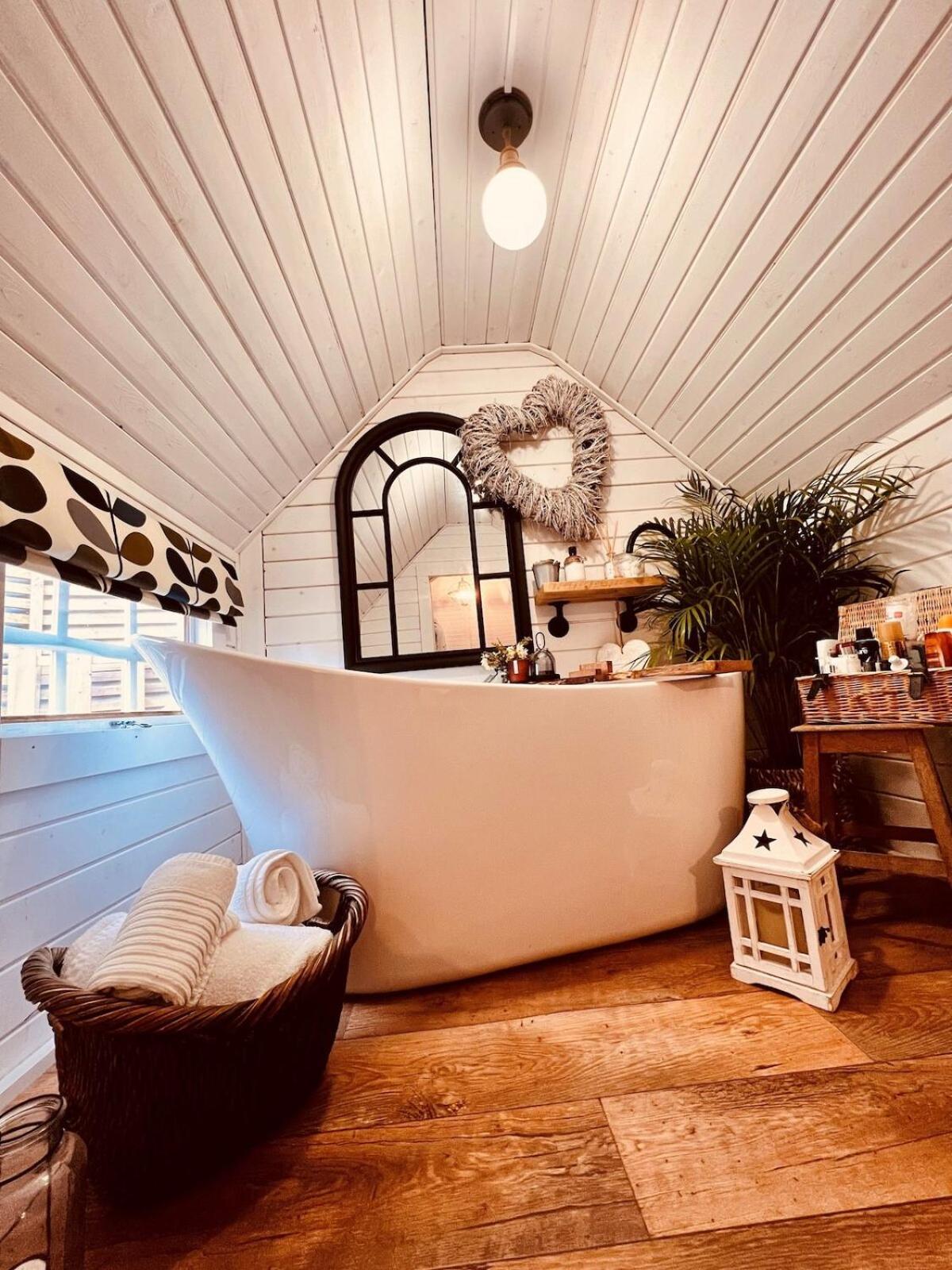 1 - Ein Trysor Cudd - Outdoor Bathtub - Incredible Views Villa Pont Sticill Bagian luar foto