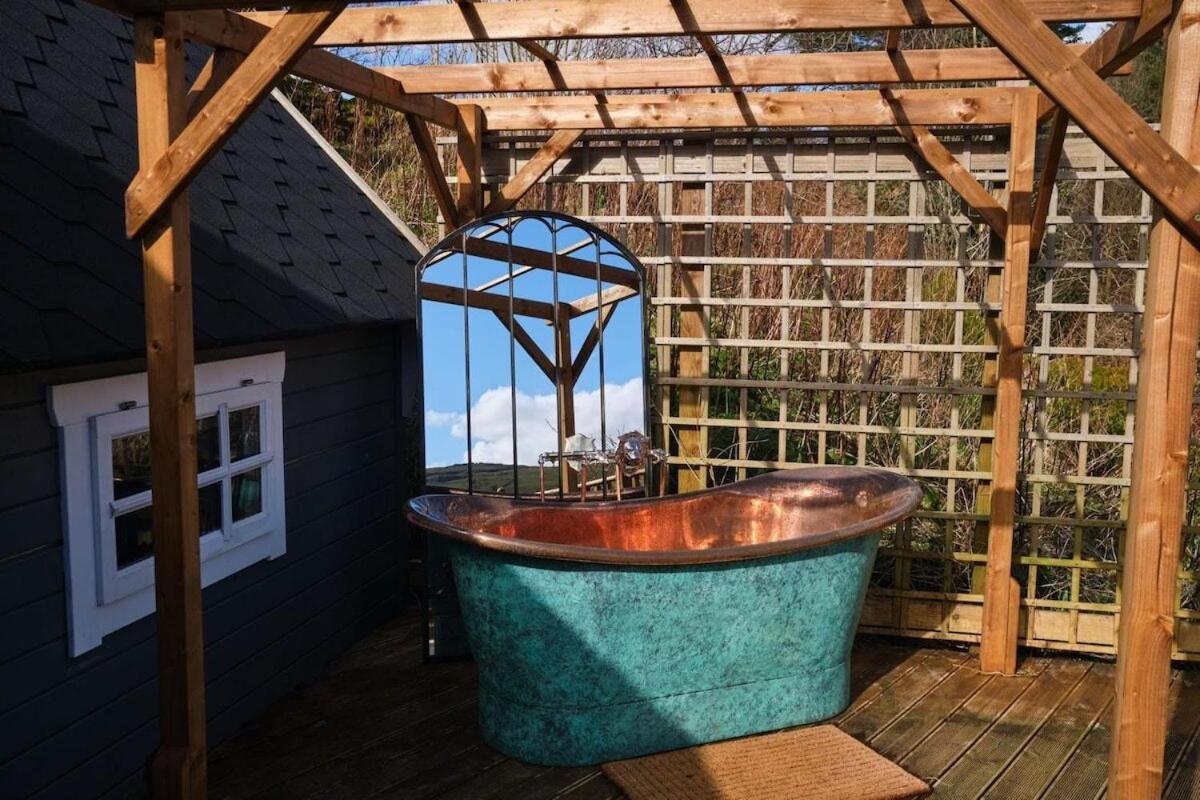 1 - Ein Trysor Cudd - Outdoor Bathtub - Incredible Views Villa Pont Sticill Bagian luar foto